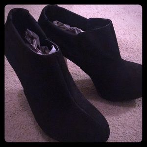 Adorable spiked black heels